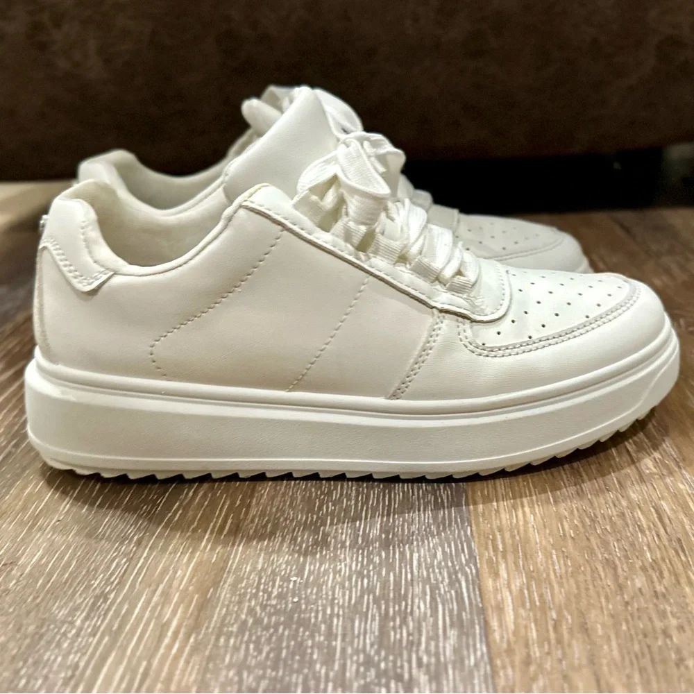 EUC Madden Girl Jesi Sneaker - Size 6.5 - Picture 4 of 12